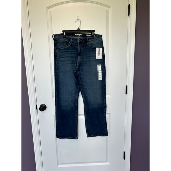 NWT Wrangler Relaxed Bootcut Men's Jeans Size 34 x 30 - Picture 1 of 9
